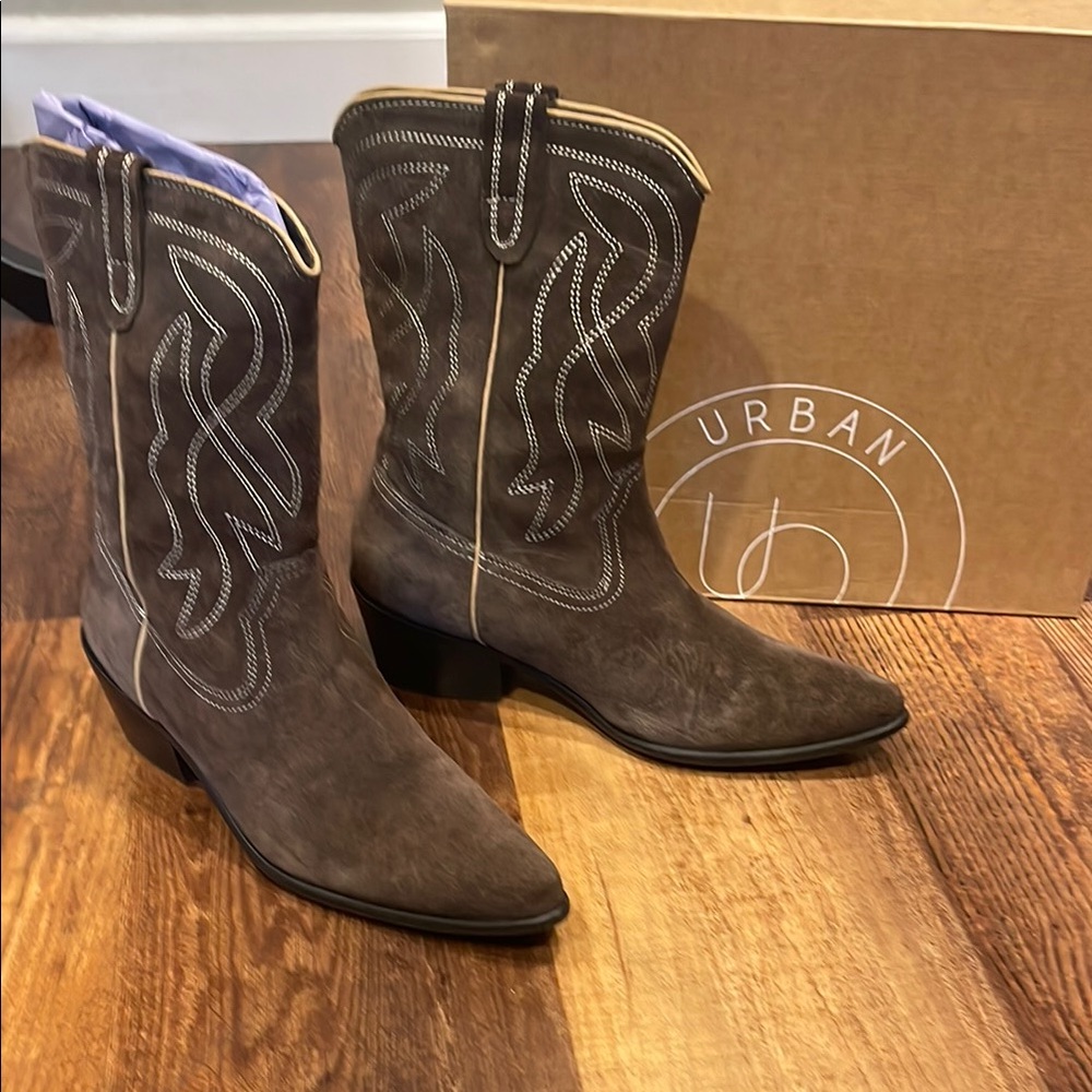 Dark brown Cowboy Boots with Suede Material and Pointed Toe
